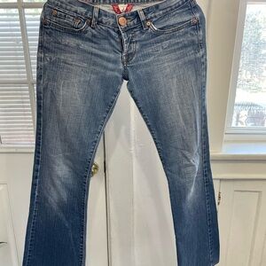 Lucky Brand Y2K trending Low Rise Blue Flare Jeans w/design pockets (Size 2/26)